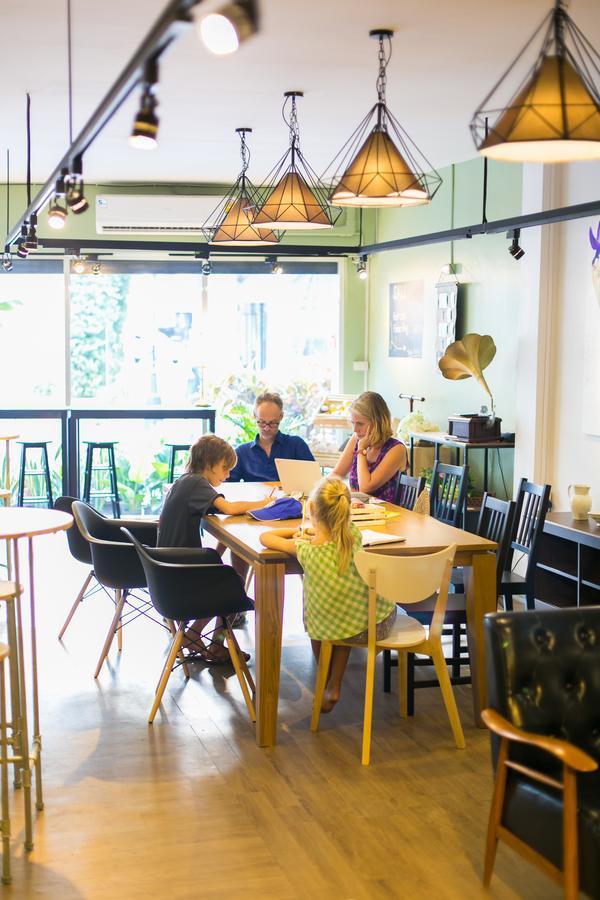 לינה וארוחת בוקר בנגקוק Folk Poshtel Silom מראה חיצוני תמונה