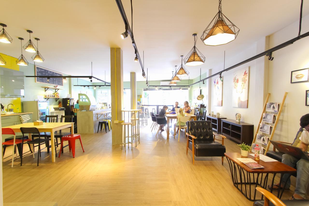 לינה וארוחת בוקר בנגקוק Folk Poshtel Silom מראה חיצוני תמונה