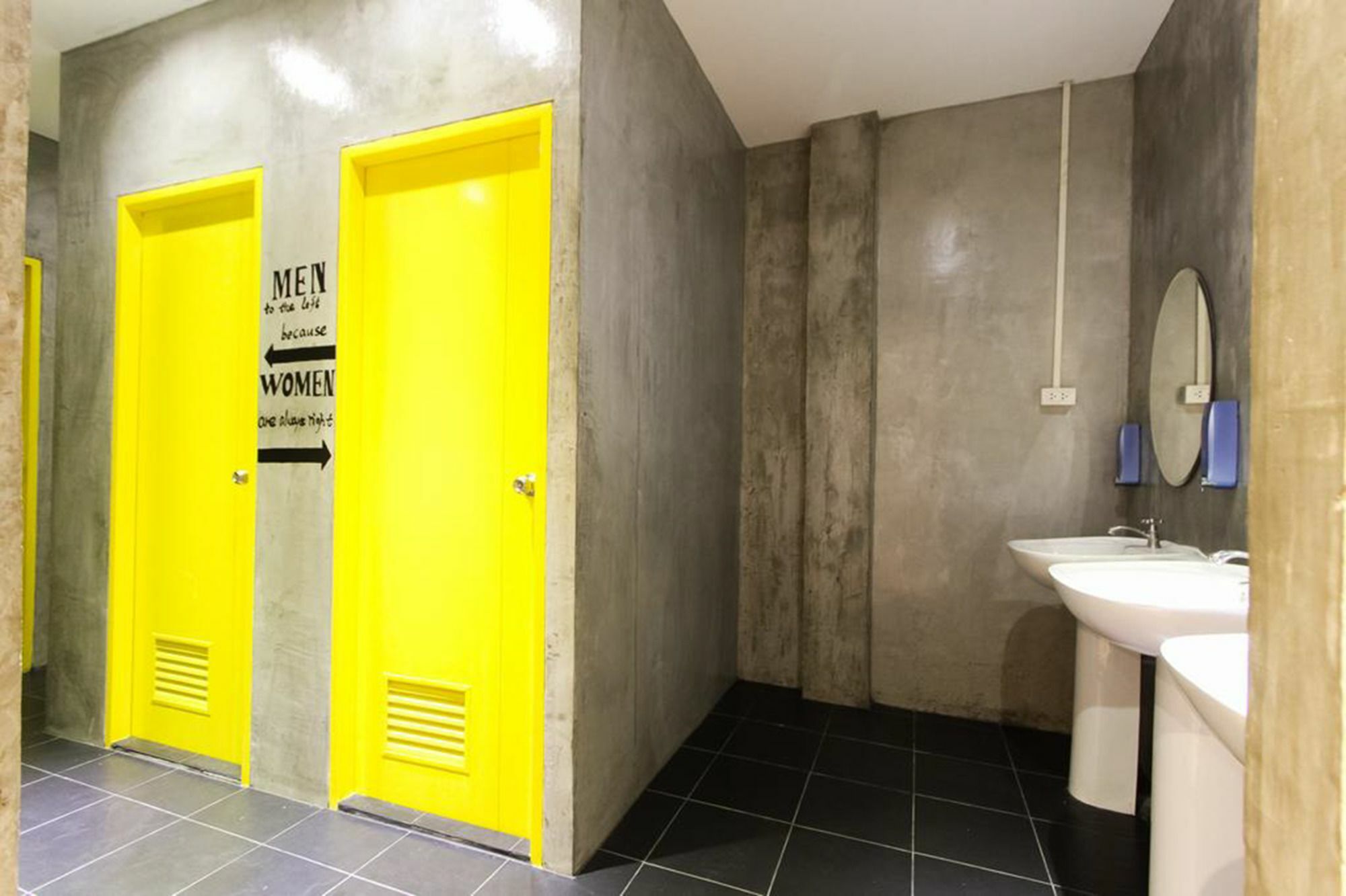 לינה וארוחת בוקר בנגקוק Folk Poshtel Silom מראה חיצוני תמונה