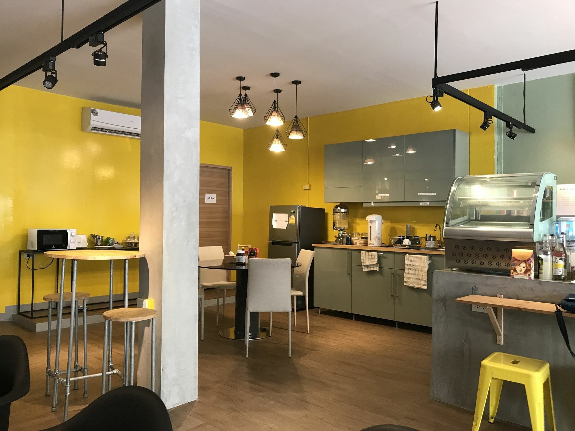 לינה וארוחת בוקר בנגקוק Folk Poshtel Silom מראה חיצוני תמונה