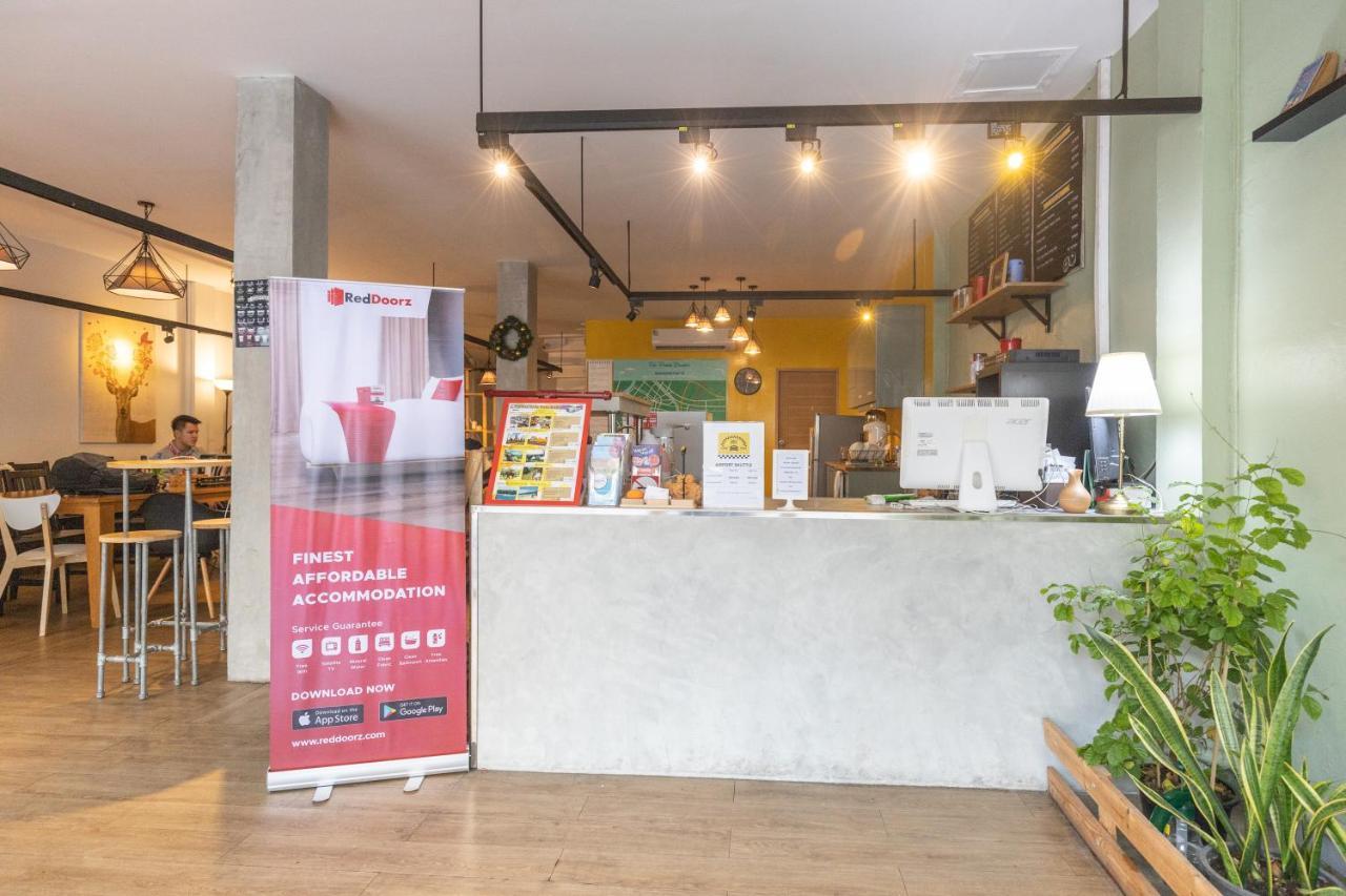 לינה וארוחת בוקר בנגקוק Folk Poshtel Silom מראה חיצוני תמונה