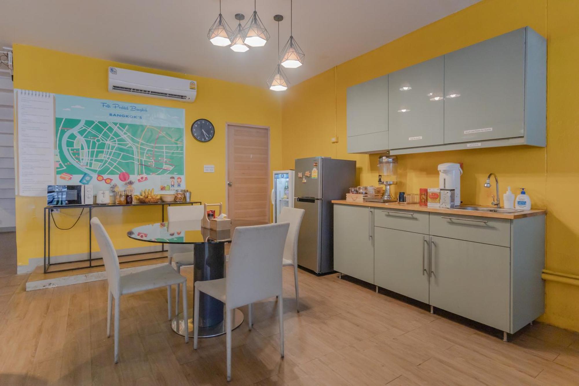 לינה וארוחת בוקר בנגקוק Folk Poshtel Silom מראה חיצוני תמונה