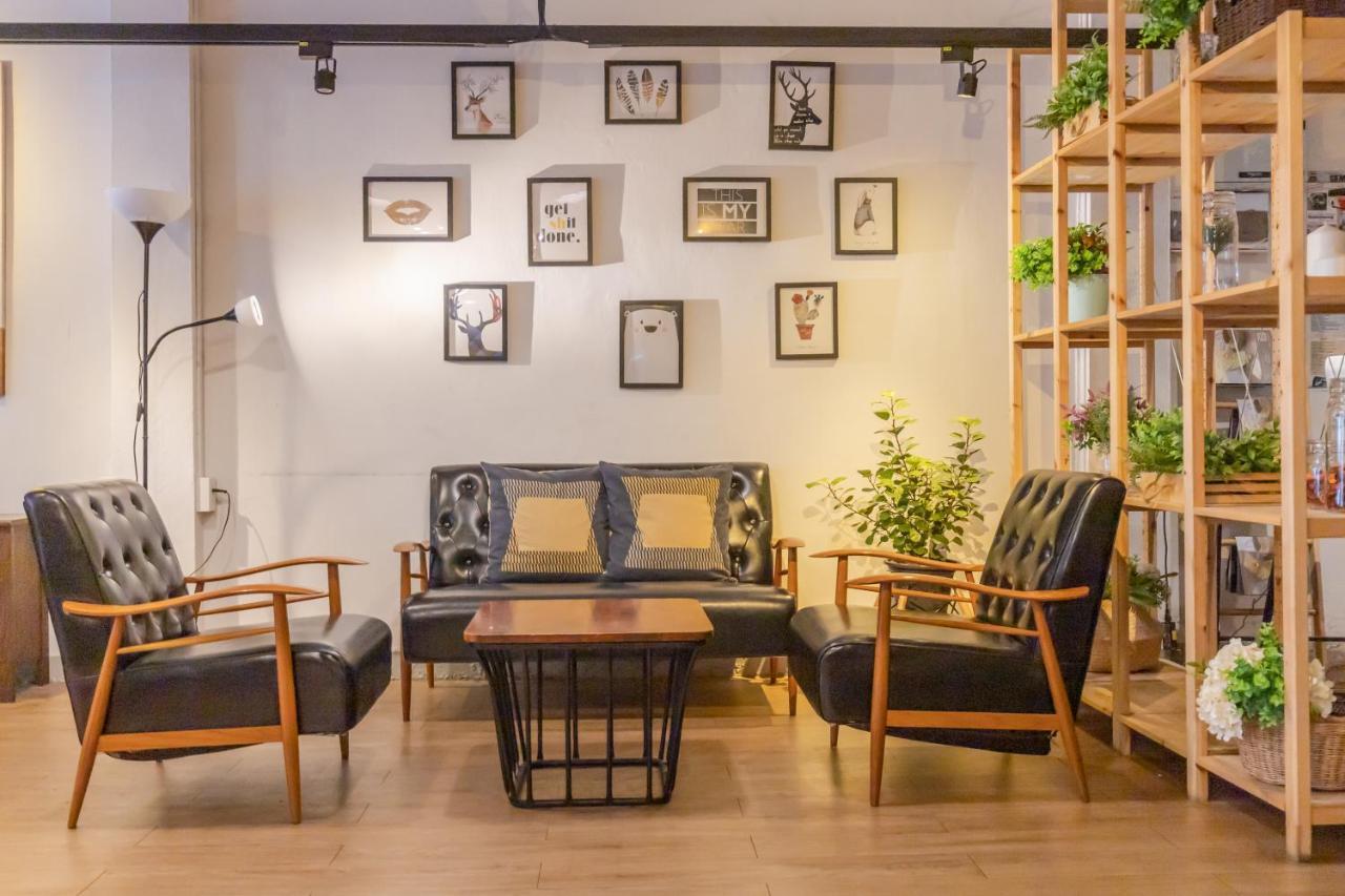 לינה וארוחת בוקר בנגקוק Folk Poshtel Silom מראה חיצוני תמונה