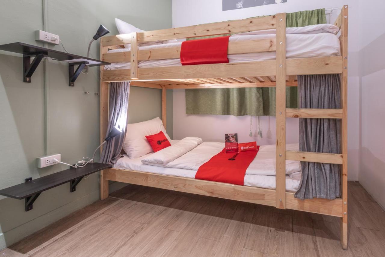 לינה וארוחת בוקר בנגקוק Folk Poshtel Silom חדר תמונה