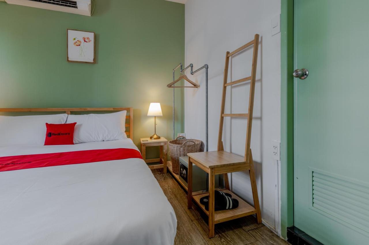לינה וארוחת בוקר בנגקוק Folk Poshtel Silom חדר תמונה