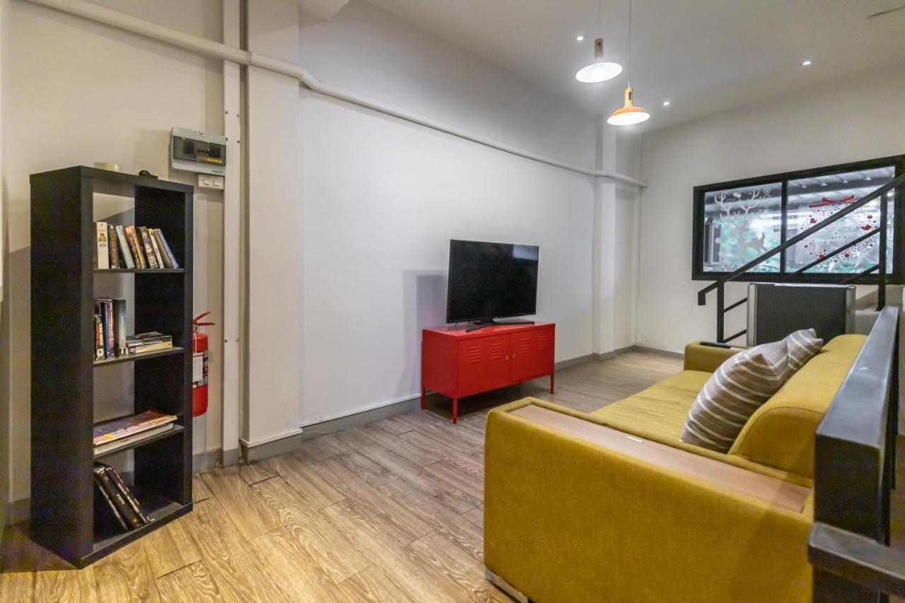 לינה וארוחת בוקר בנגקוק Folk Poshtel Silom מראה חיצוני תמונה